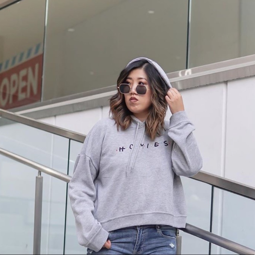 🆕 Charlotte Russe: HOMIES “Friends” Crop Hoodie - Picture 2 of 2